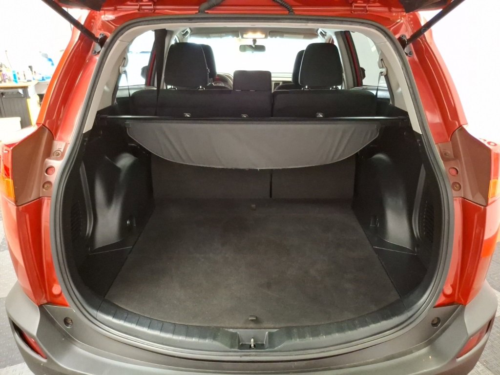 Used 2015 Toyota RAV4 LE image 11