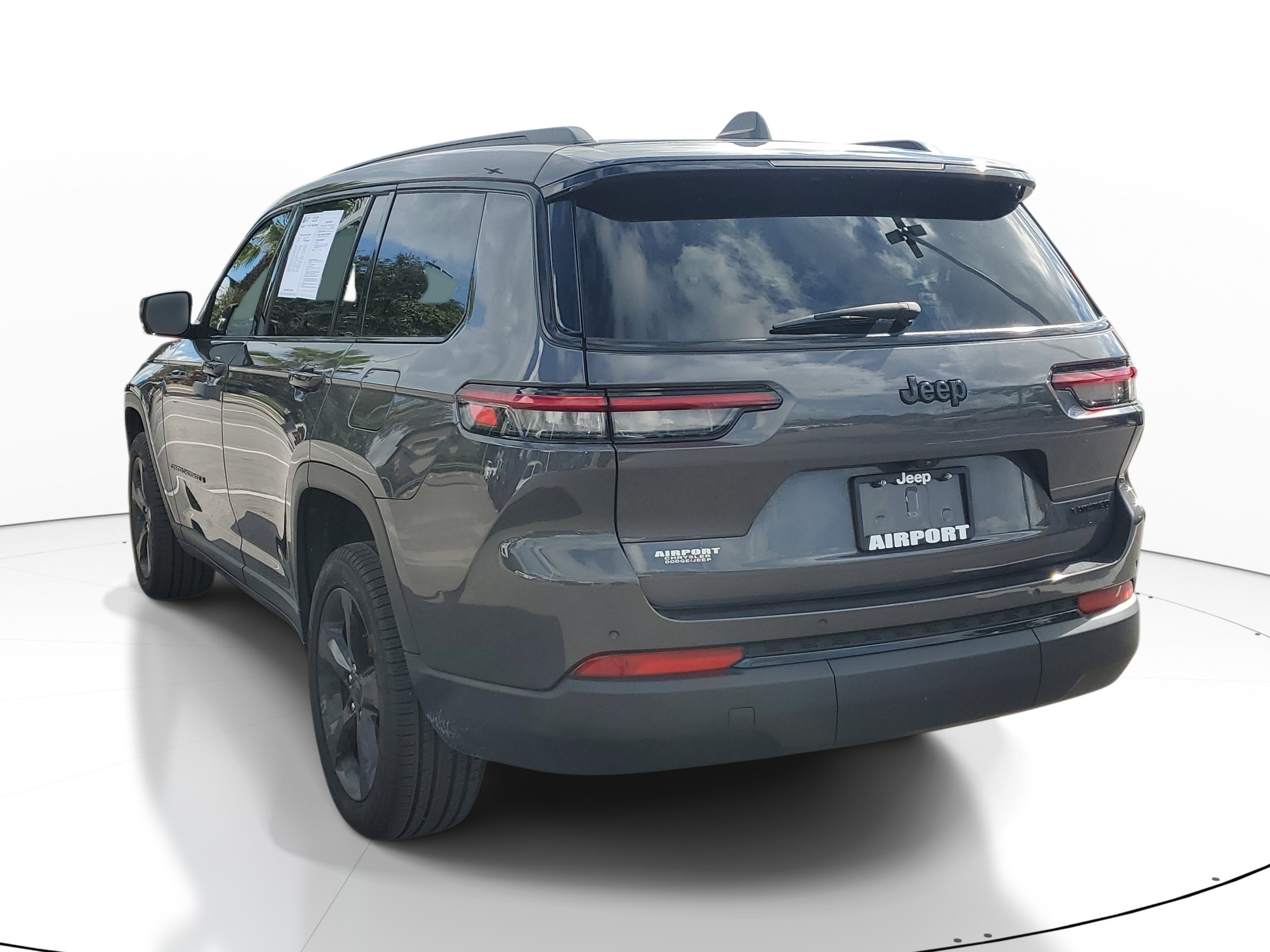 Used 2025 Jeep Grand Cherokee L Limited w/ Black Appearance Package RWD image 5