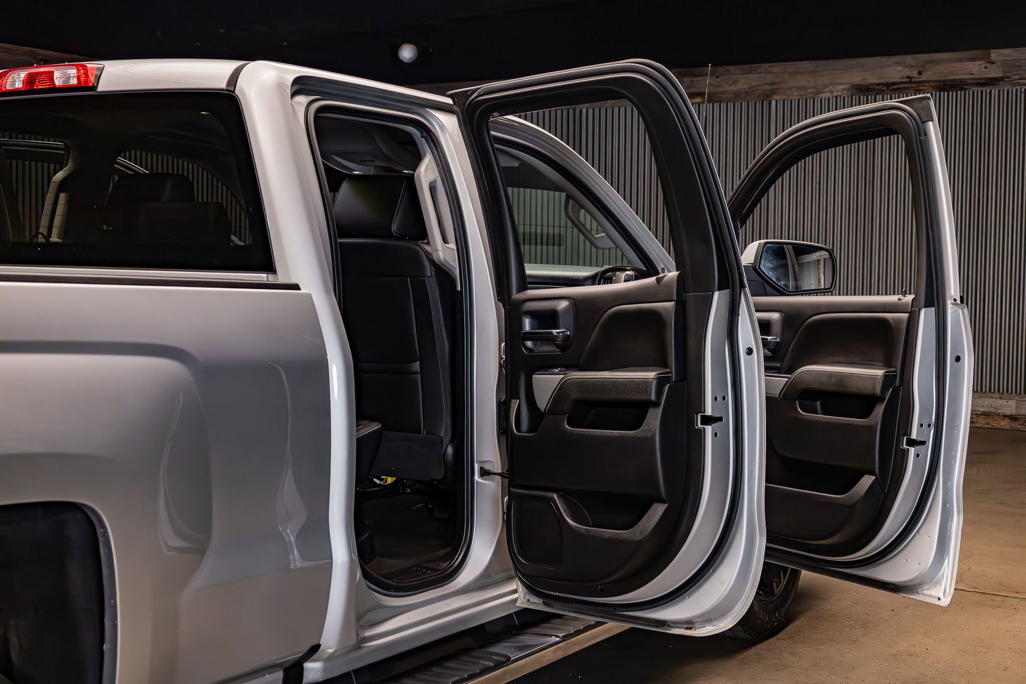 Used 2018 Chevrolet Silverado 1500 LT w/ All Star Edition AWD/4WD image 27