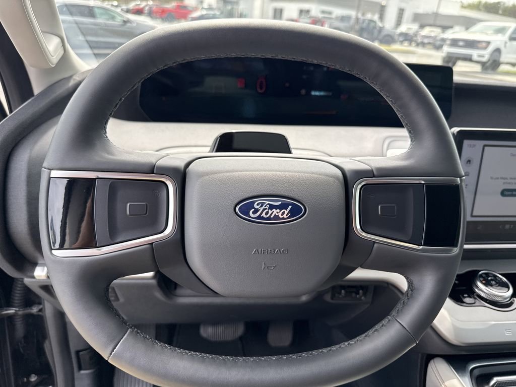 Used 2025 Ford Expedition Active AWD/4WD image 24