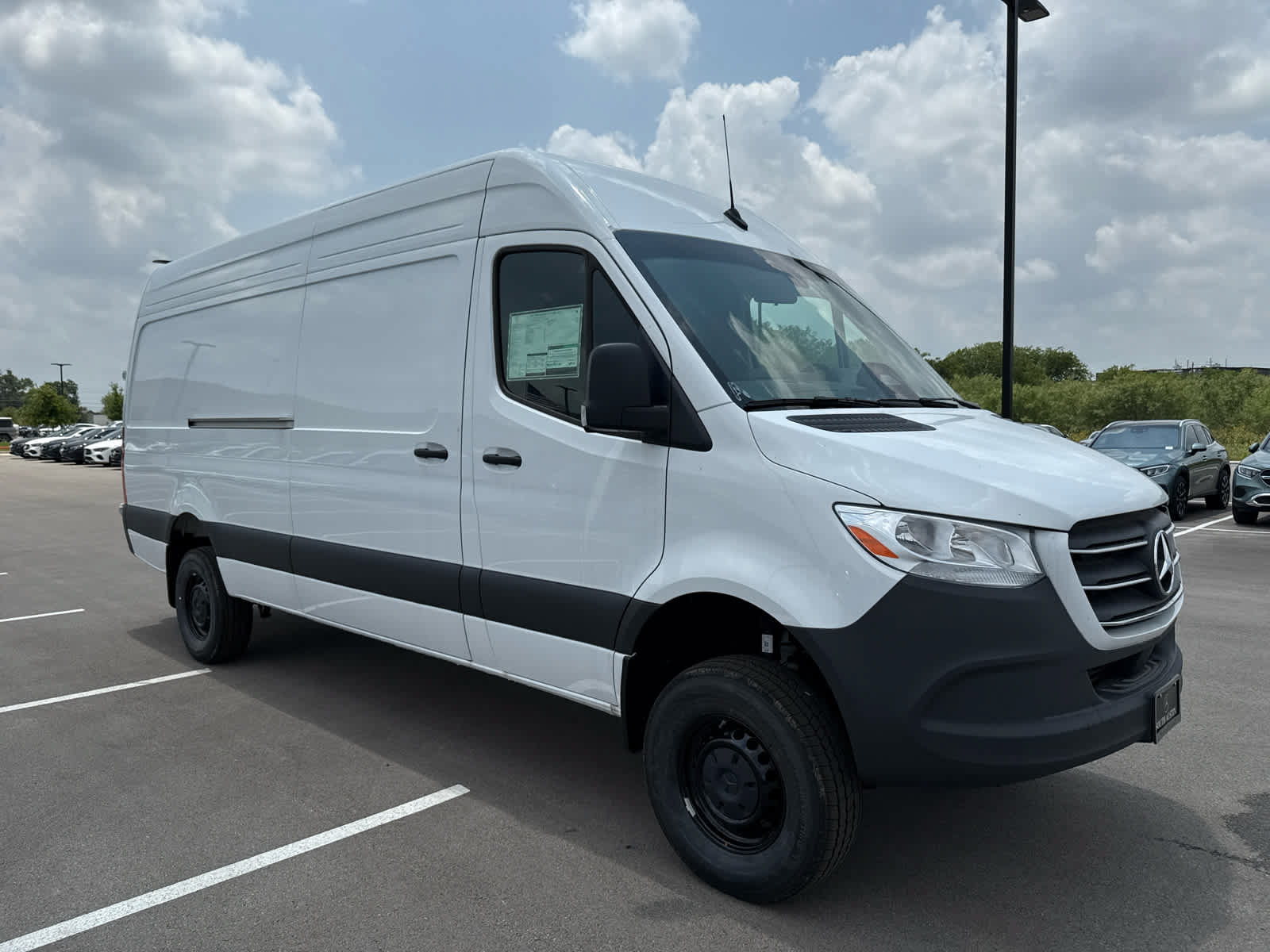 Used 2025 Mercedes-Benz Sprinter 2500 image 3