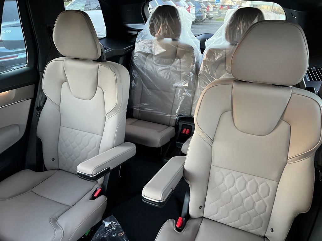 New 2026 Volvo XC90 B6 Plus w/ Protection Package Premier AWD/4WD image 21