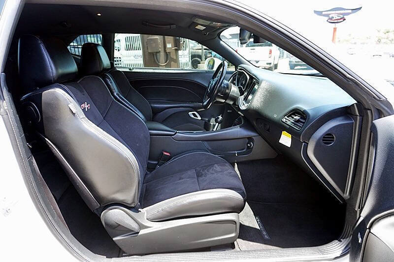 Used 2015 Dodge Challenger R/T Scat Pack w/ Scat Pack Appearance Package RWD image 12