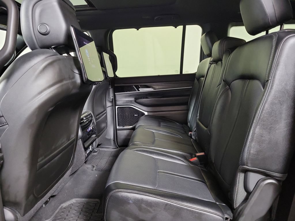 Used 2024 Jeep Wagoneer Series III w/ Premium Group I AWD/4WD image 22