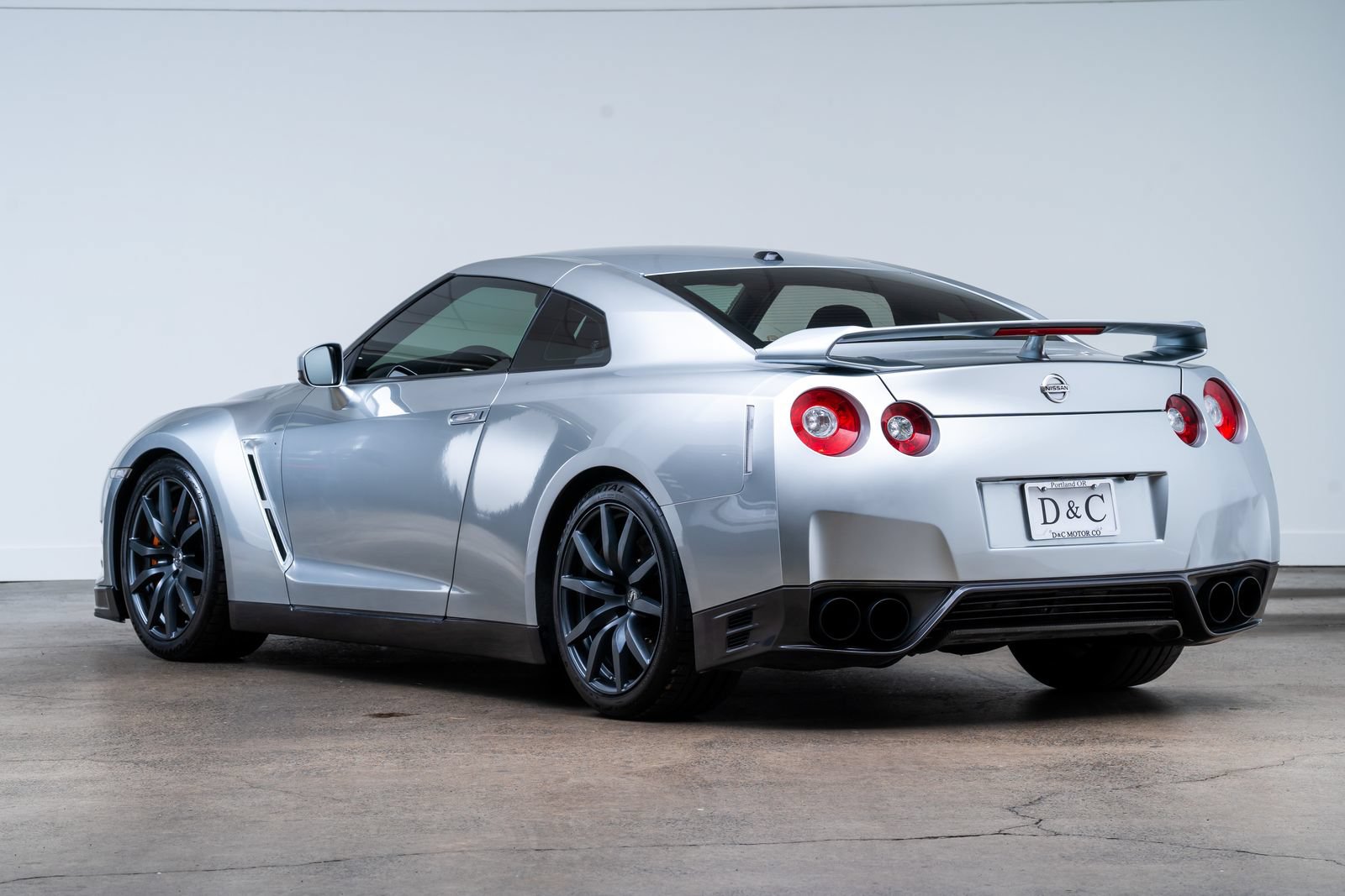 Used 2014 Nissan GT-R Premium AWD/4WD image 4