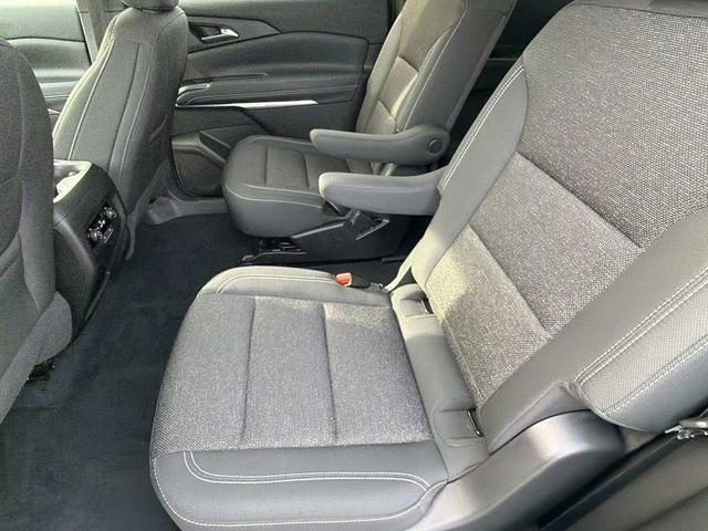 Used 2025 Chevrolet Traverse LT image 18