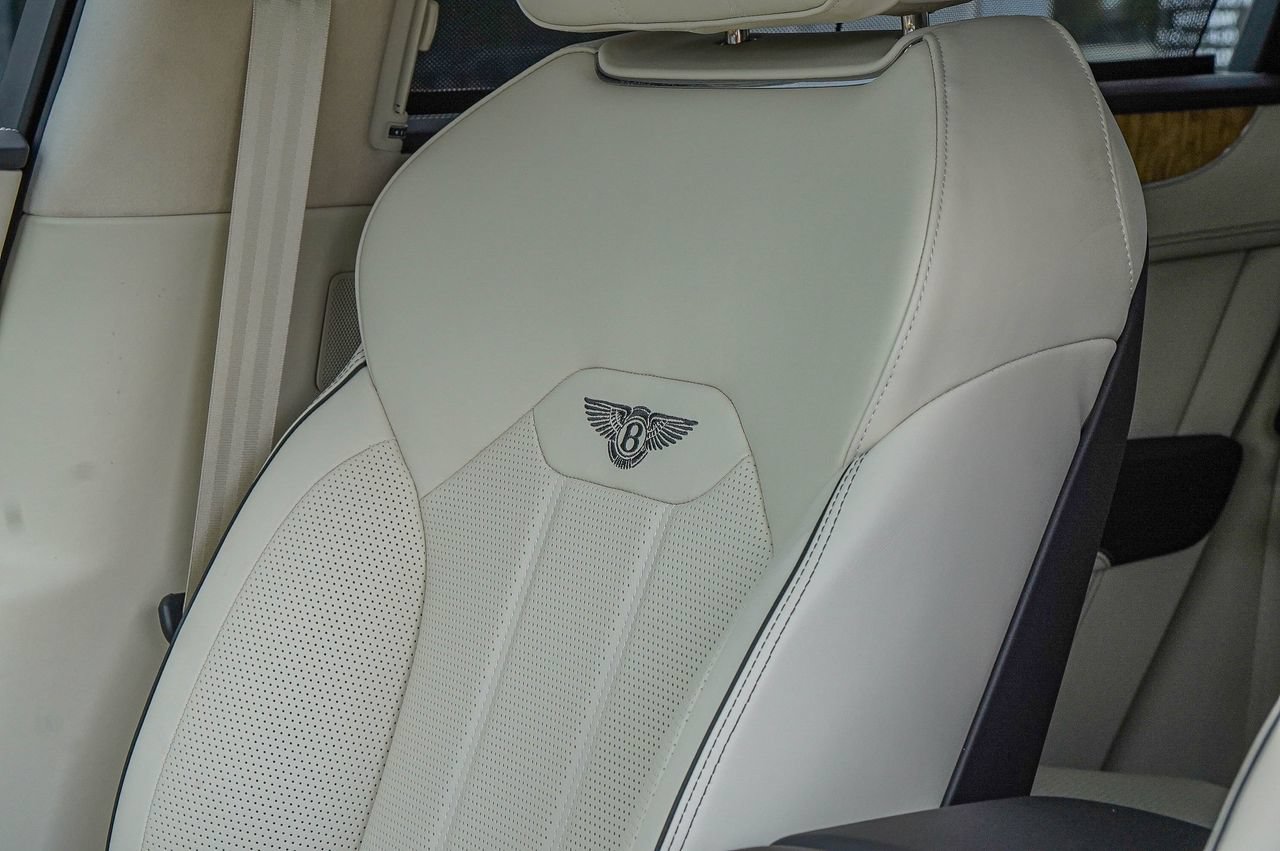 Certified 2023 Bentley Bentayga AWD/4WD image 22