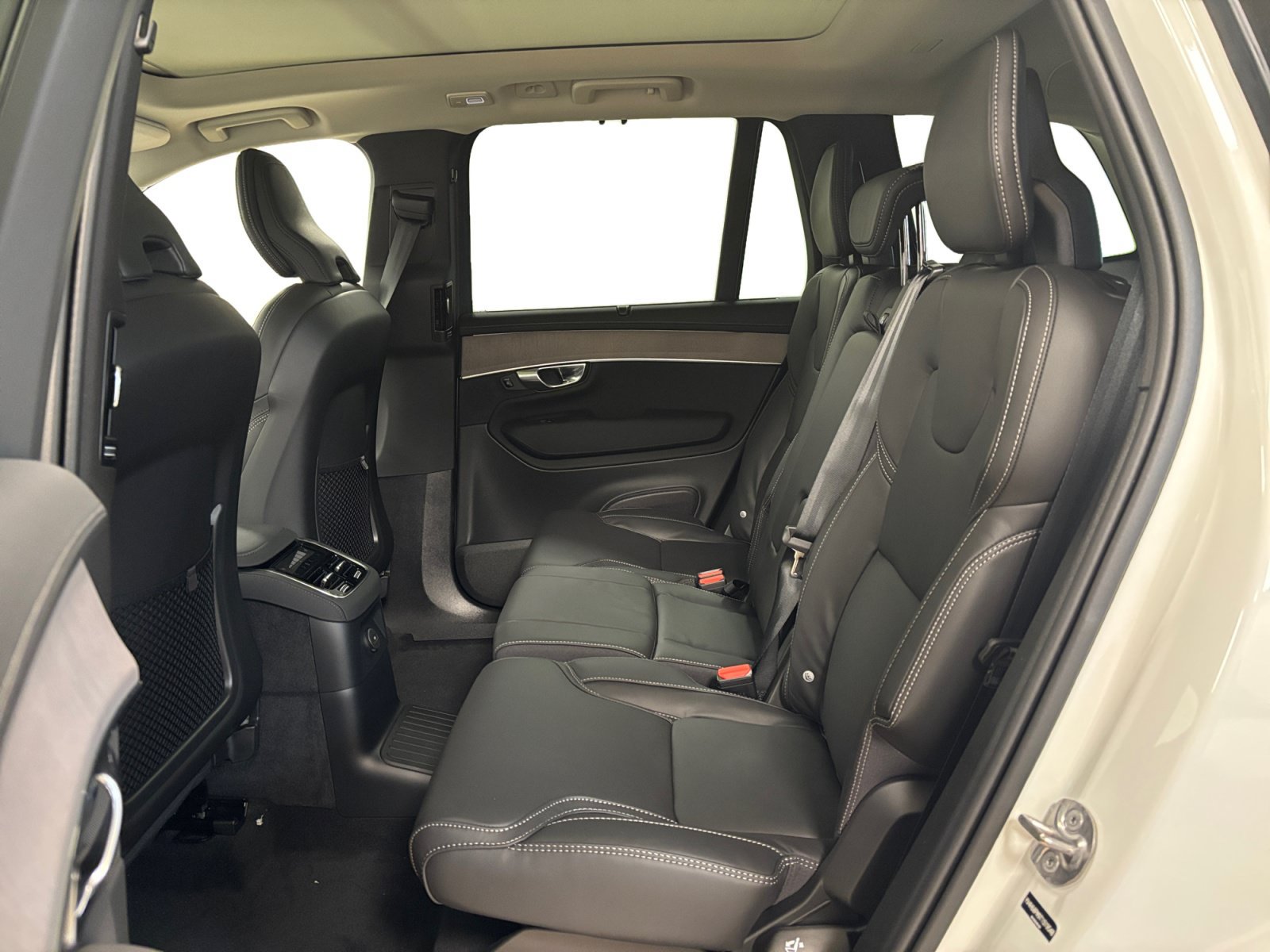 New 2026 Volvo XC90 T8 Ultra w/ Protection Package AWD/4WD image 13