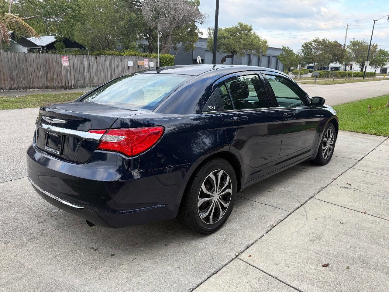 Used 2014 Chrysler 200 LX image 7