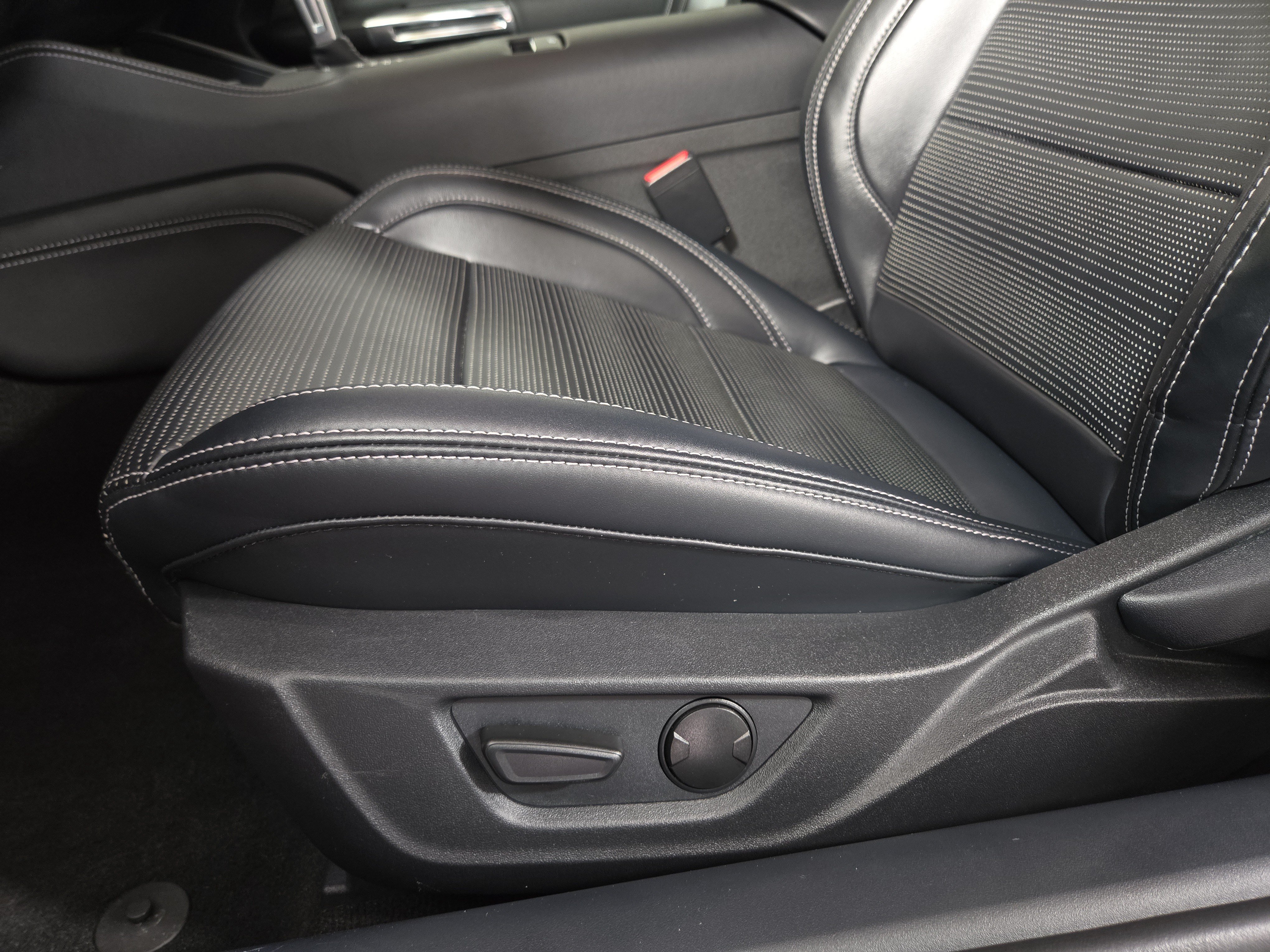 Used 2024 Ford Mustang GT Premium RWD image 31