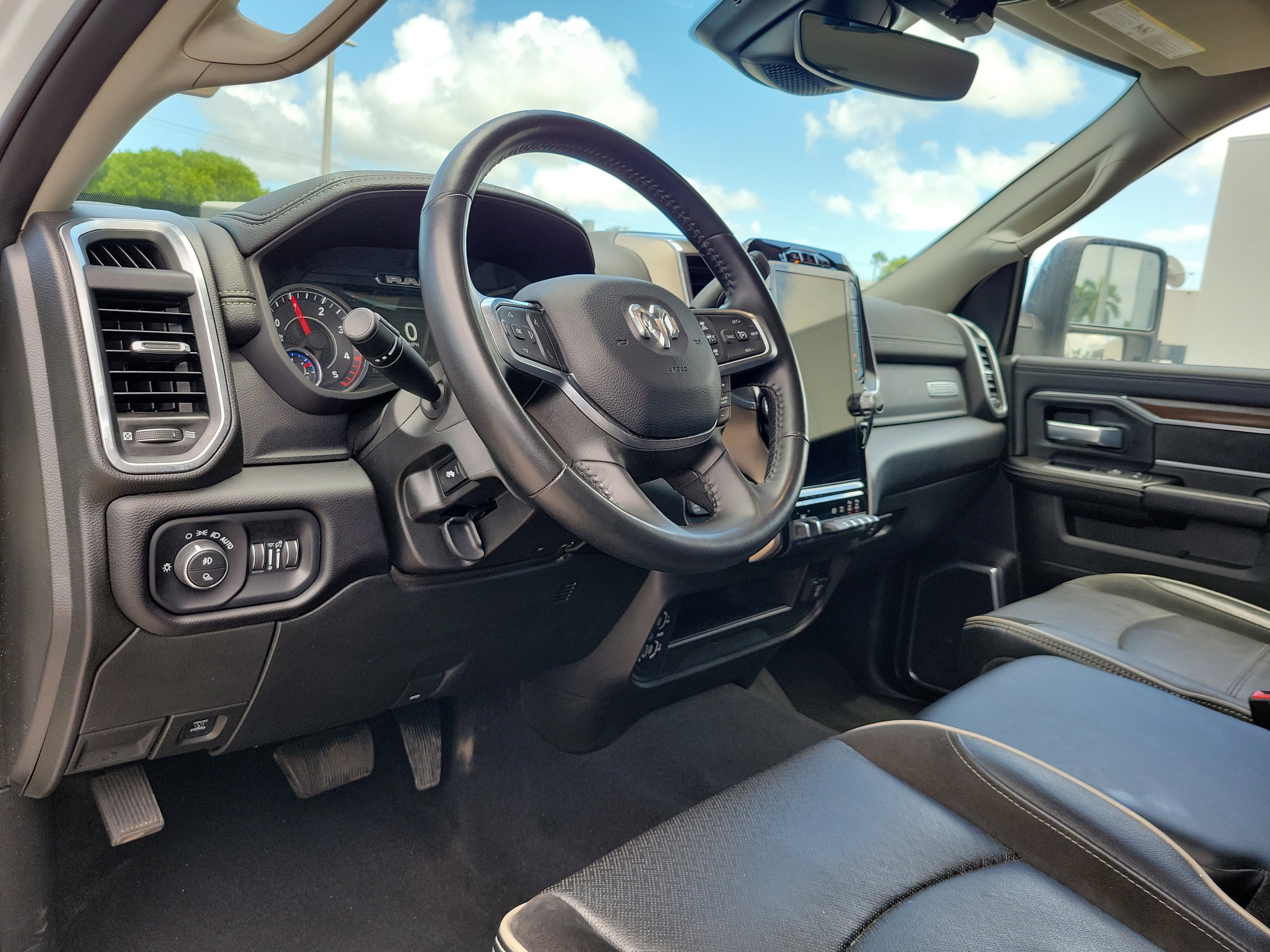 Used 2024 RAM 2500 Laramie w/ Safety Group AWD/4WD image 9