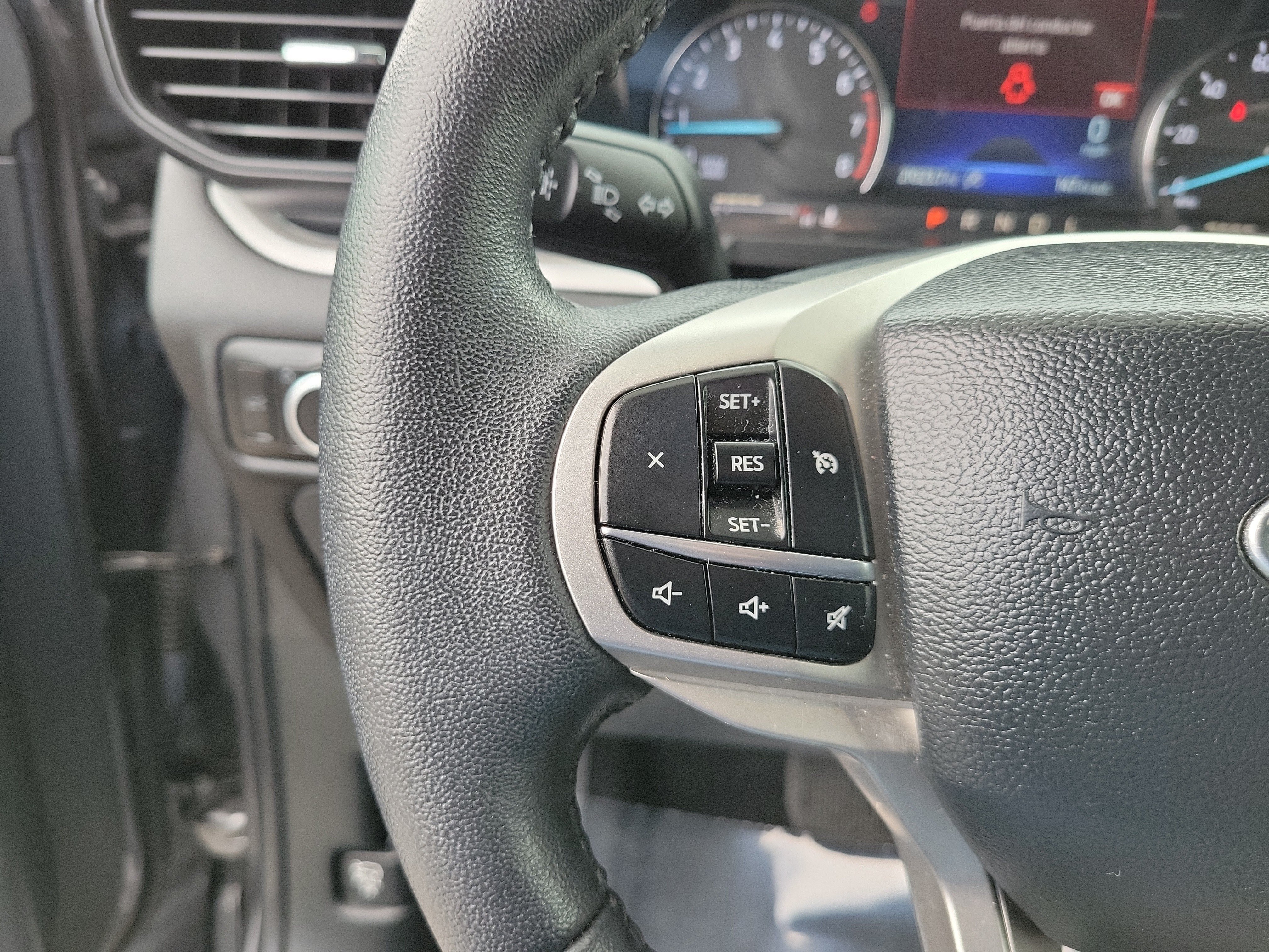 Certified 2024 Ford Explorer XLT RWD image 22
