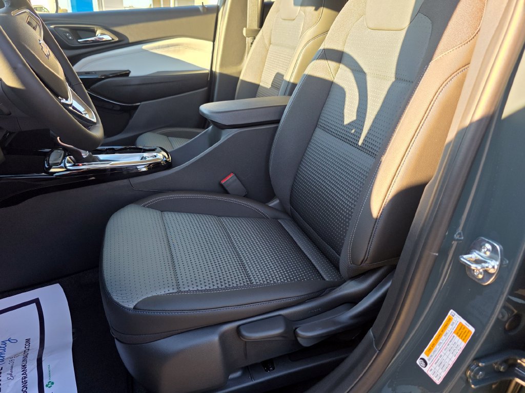 New 2026 Chevrolet Trax LT w/ LT Convenience Package FWD image 12