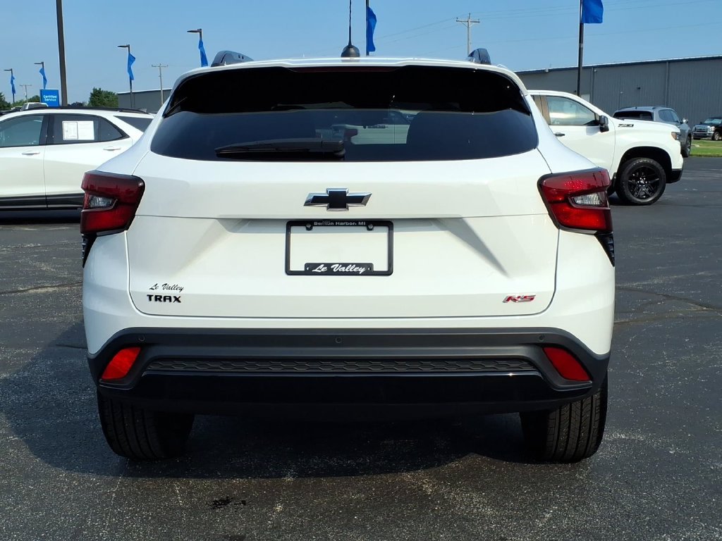 Used 2025 Chevrolet Trax RS w/ Driver Confidence Package FWD image 13