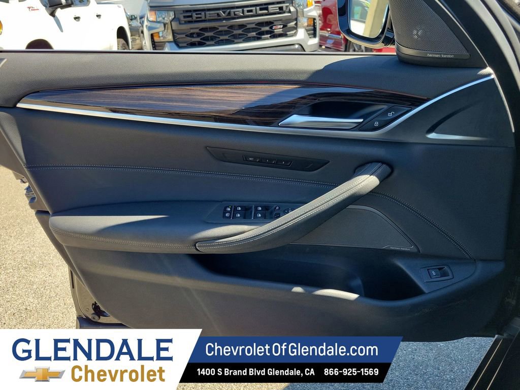 Used 2022 BMW 540i w/ M Sport Package image 38