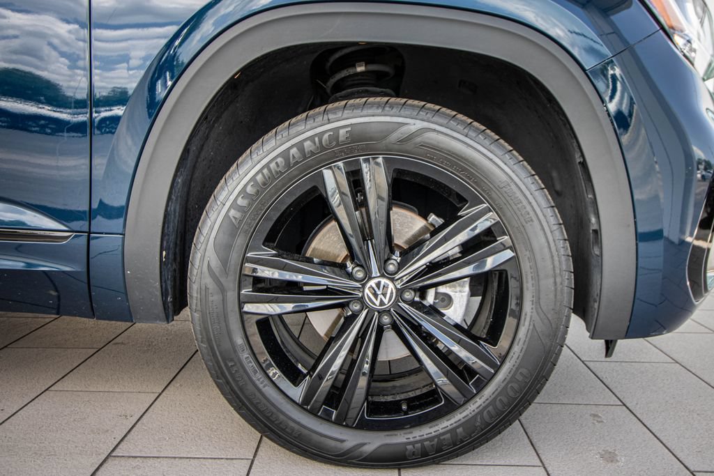 Used 2023 Volkswagen Atlas Cross Sport SEL R-Line AWD/4WD image 5