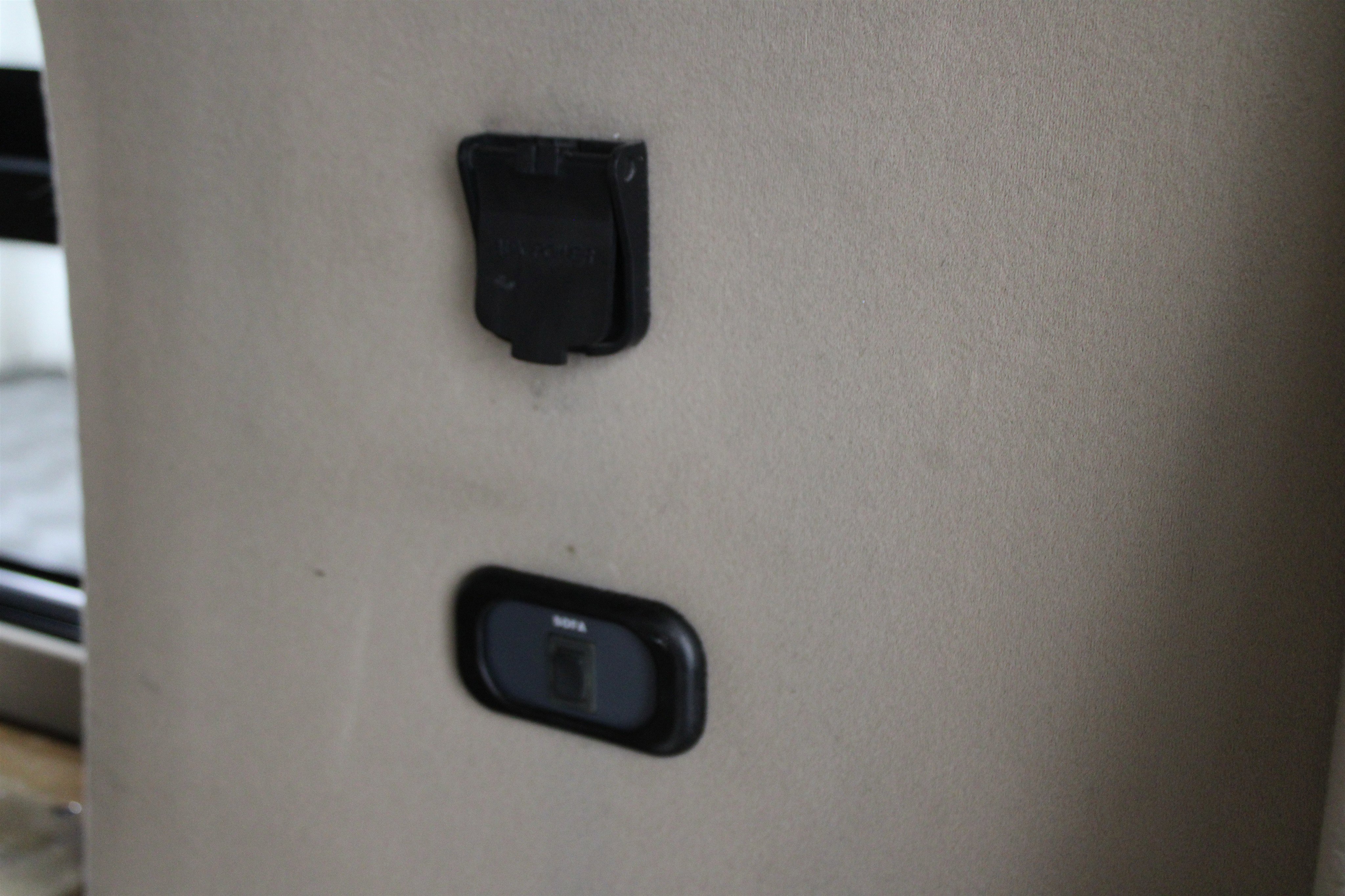 Used 2000 Ford E-150 and Econoline 150 Recreational Mark III image 31