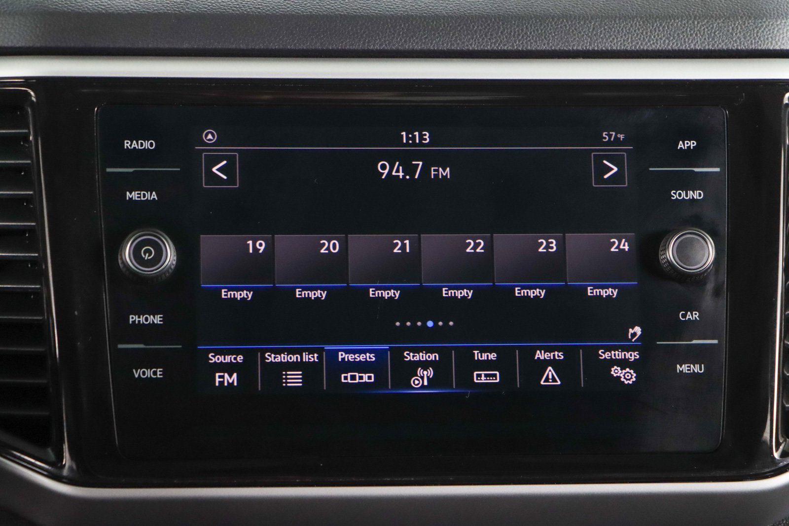 Used 2022 Volkswagen Atlas Cross Sport SE image 19