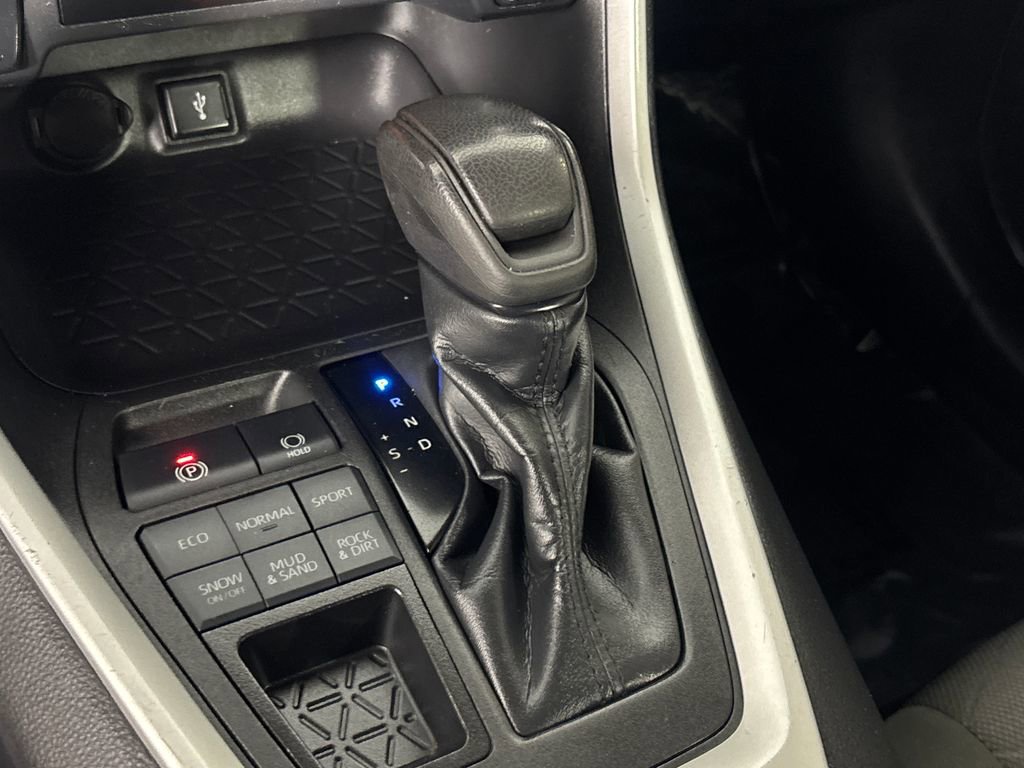 Used 2022 Toyota RAV4 XLE image 22