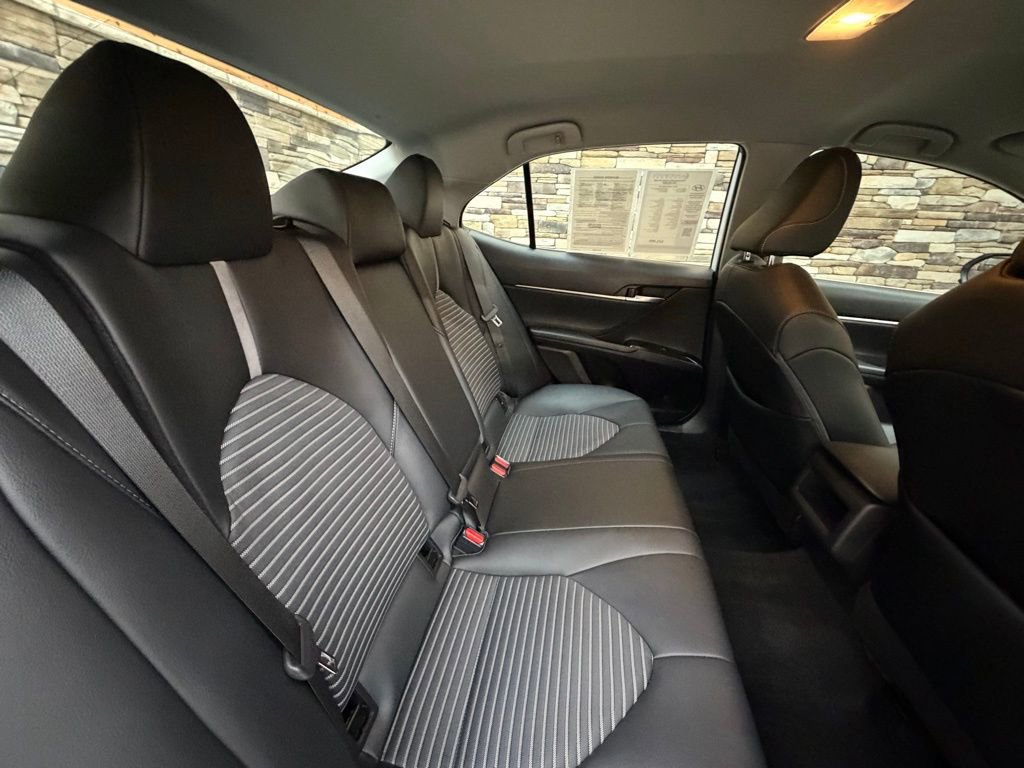 Used 2020 Toyota Camry SE image 31