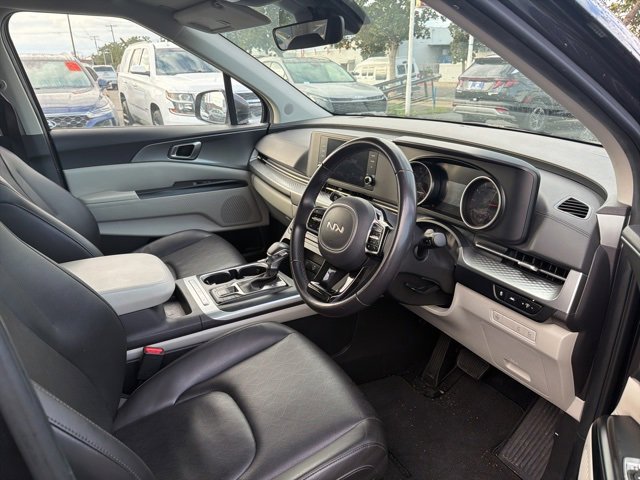 Used 2024 Kia Carnival LX image 7