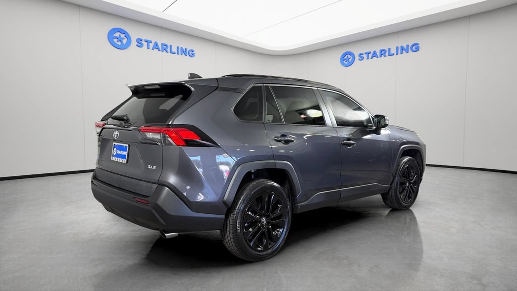 Used 2020 Toyota RAV4 XLE Premium FWD image 10