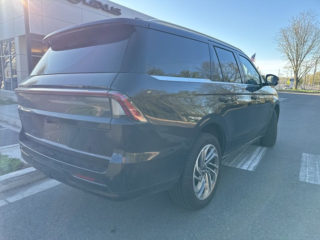 Used 2025 Lincoln Navigator Reserve image 7