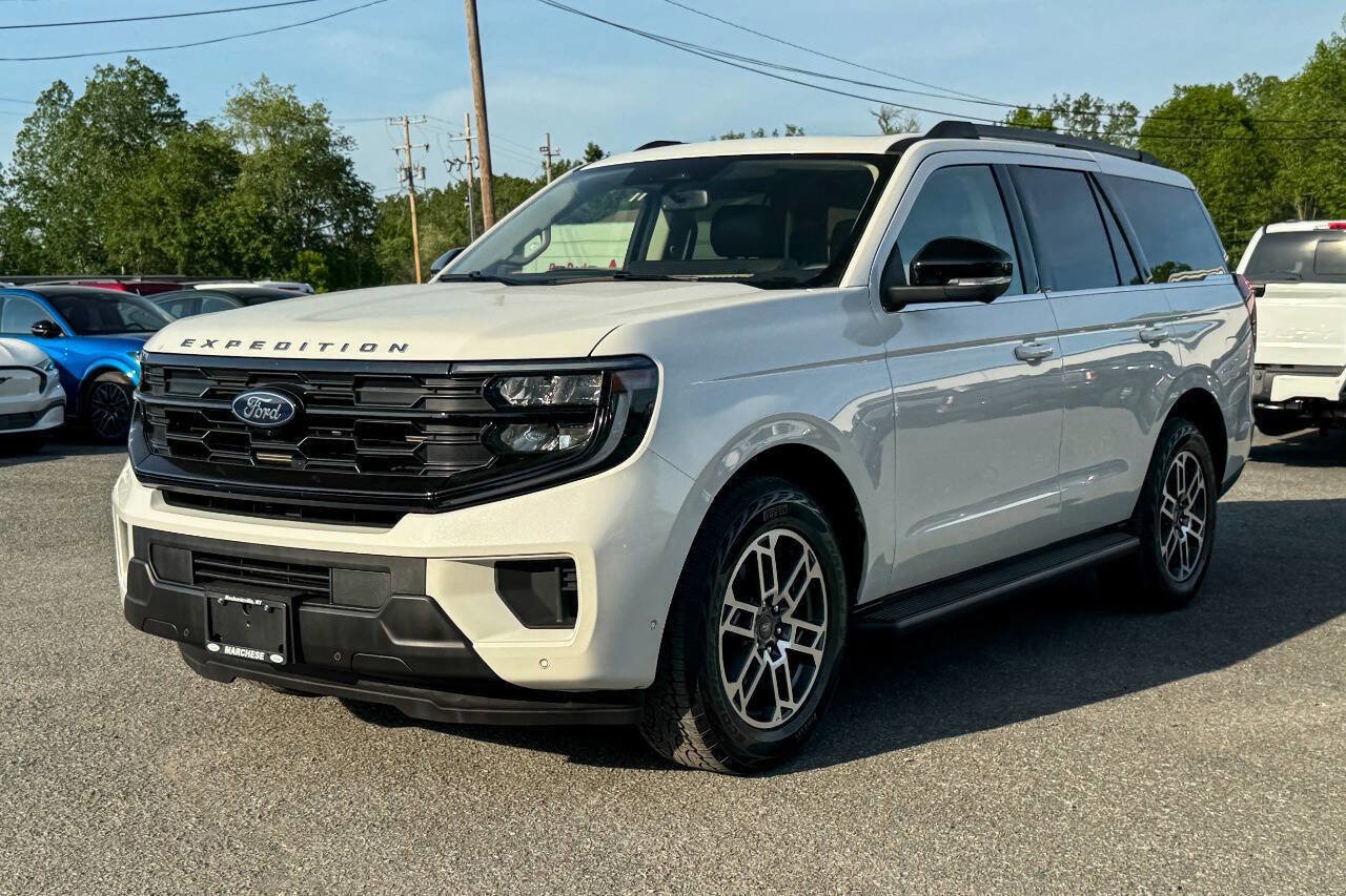 Used 2025 Ford Expedition Active AWD/4WD image 7