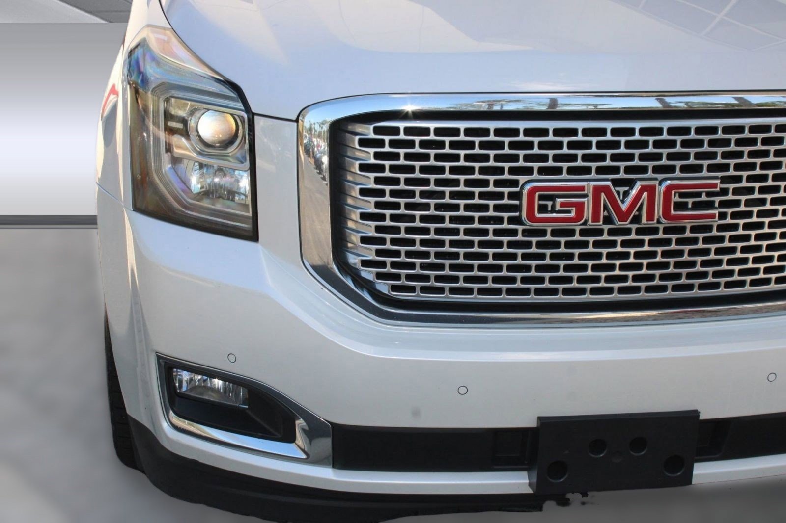 Used 2016 GMC Yukon Denali w/ Enhanced Security Package image 11