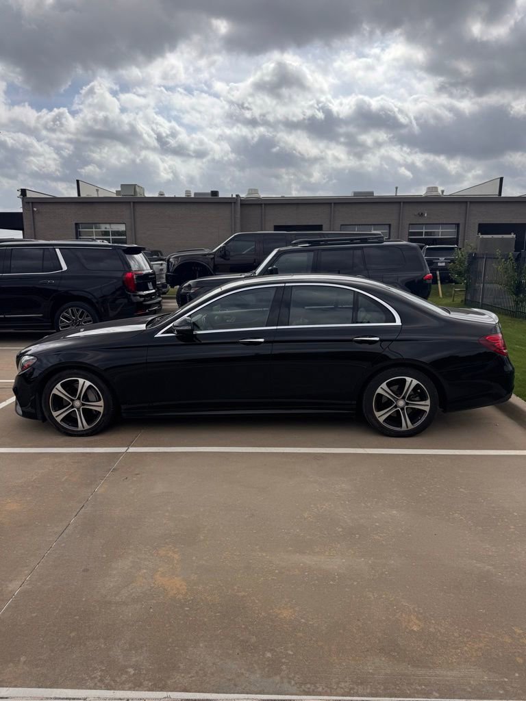 Used 2017 Mercedes-Benz E 300 4MATIC image 4