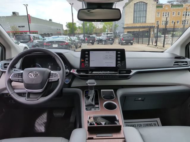 Certified 2023 Toyota Sienna XLE FWD image 11
