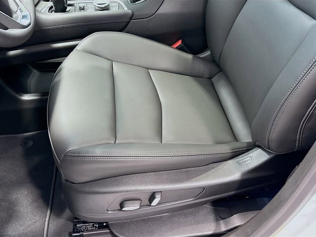 New 2025 Cadillac XT6 Luxury image 17