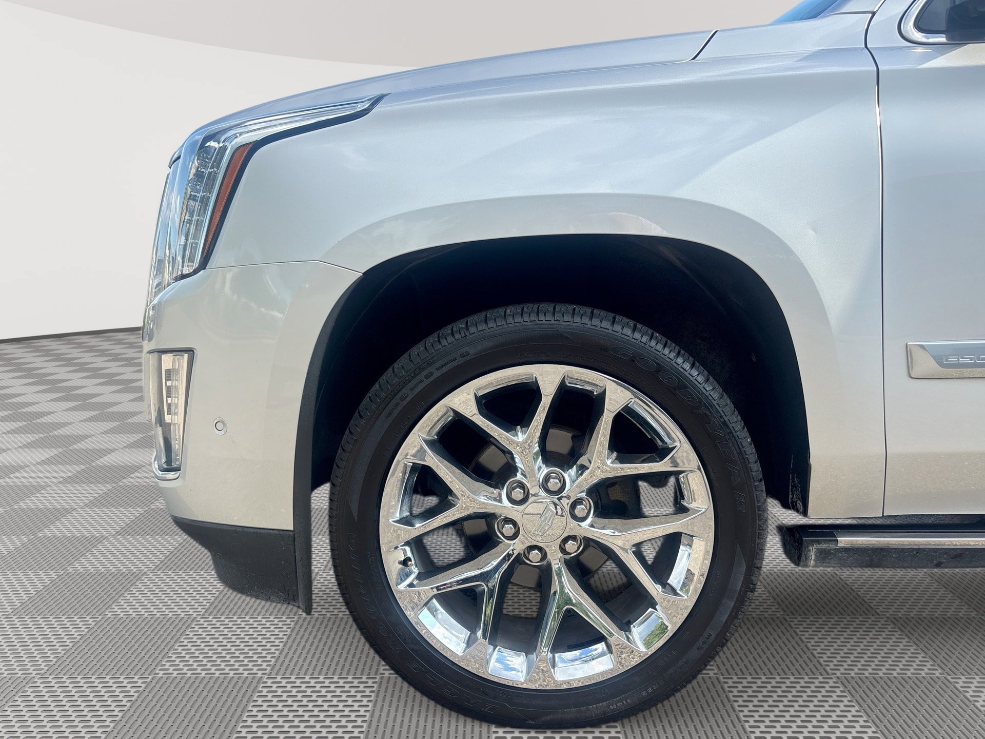 Used 2020 Cadillac Escalade ESV Premium Luxury RWD image 18