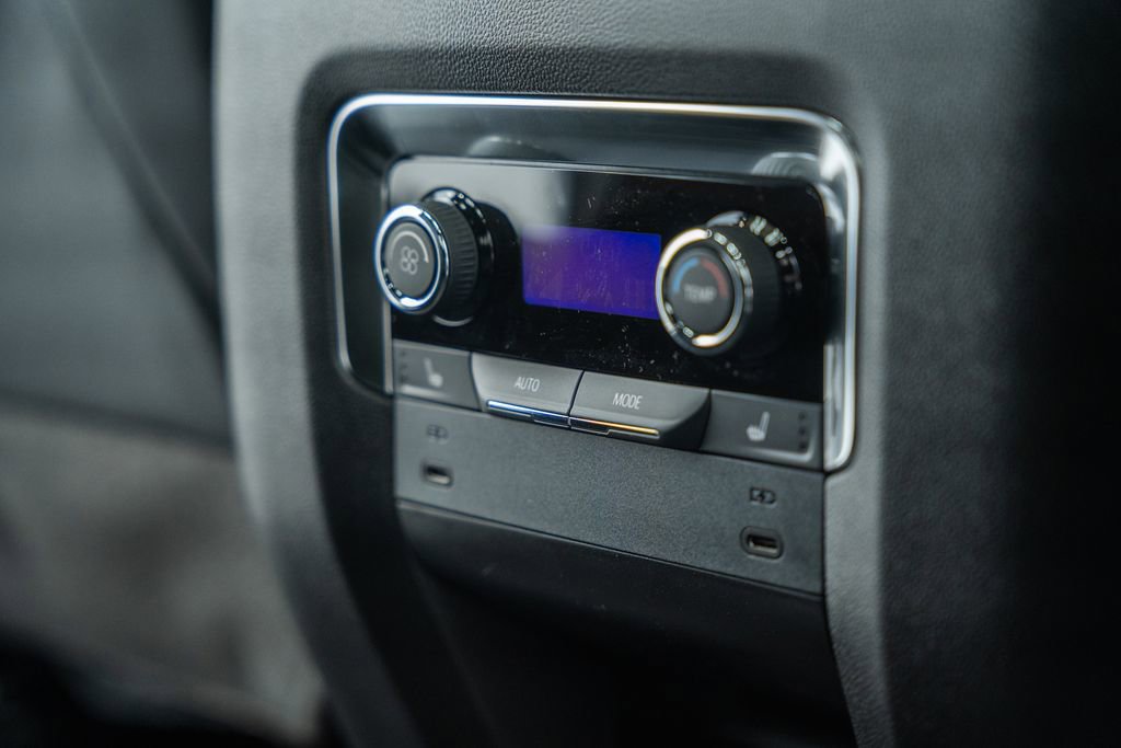 New 2026 Chevrolet Suburban Premier w/ Sun And Tow Package AWD/4WD image 37