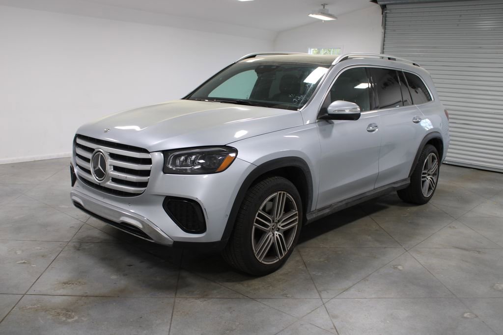 Used 2025 Mercedes-Benz GLS 450 4MATIC image 4
