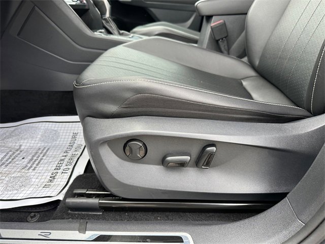 Used 2022 Volkswagen Tiguan SE R-Line image 20