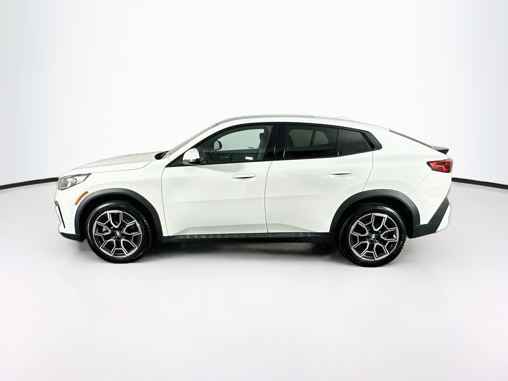Used 2026 BMW X2 xDrive28i AWD/4WD image 4