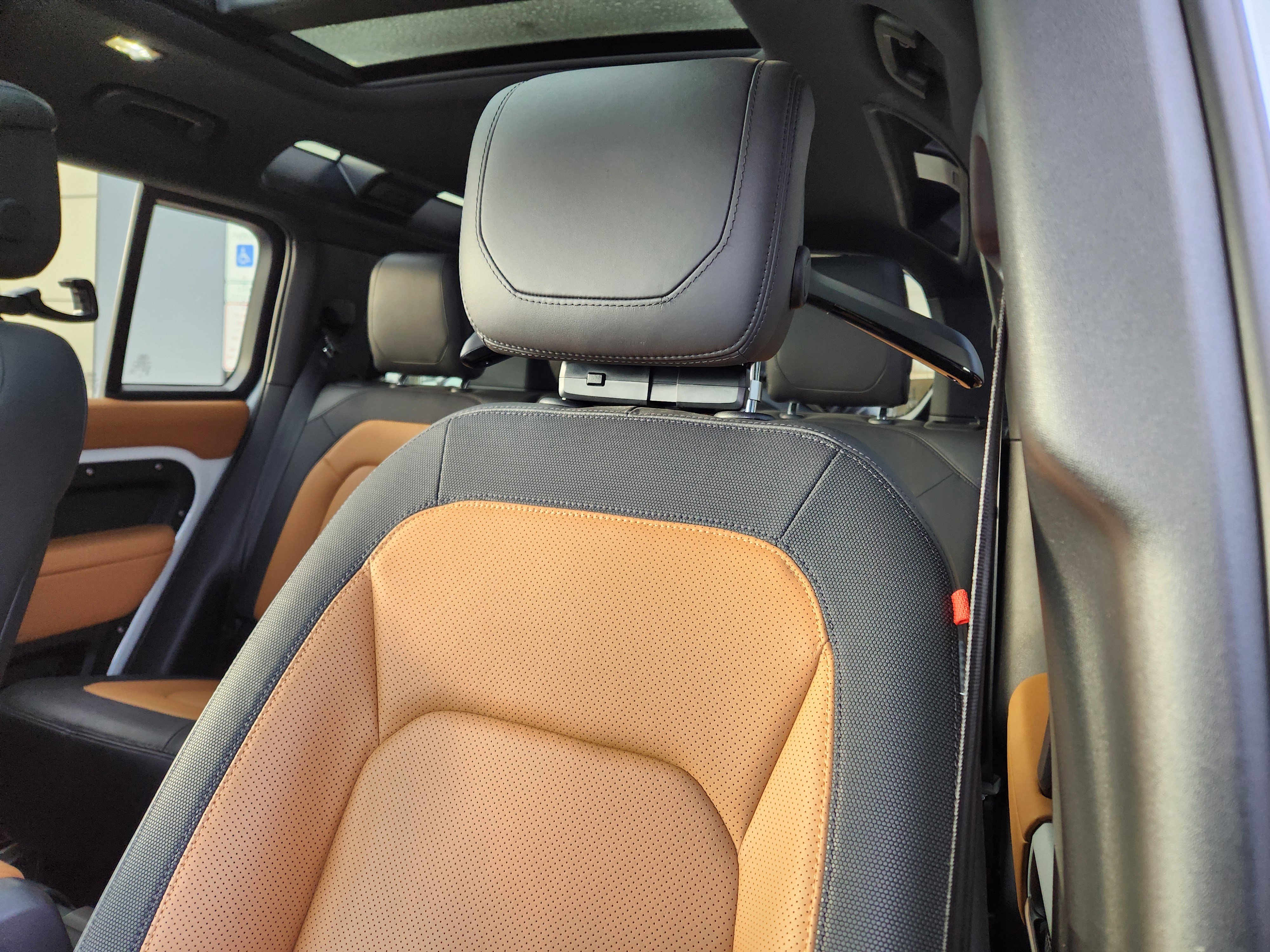 Certified 2024 Land Rover Defender 110 X-Dynamic SE image 11