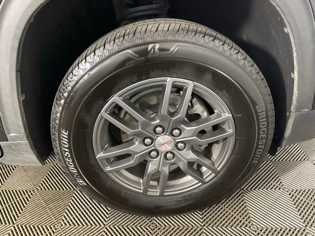 Used 2025 GMC Acadia Elevation image 14