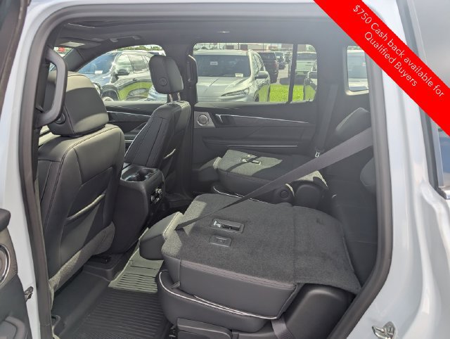 New 2027 Buick Enclave Avenir w/ LPO, Floor Liner Package AWD/4WD image 9