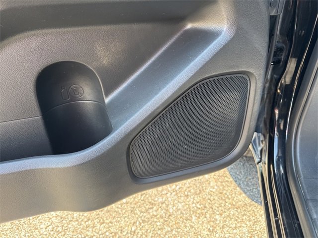 Used 2023 Nissan Frontier SV image 14