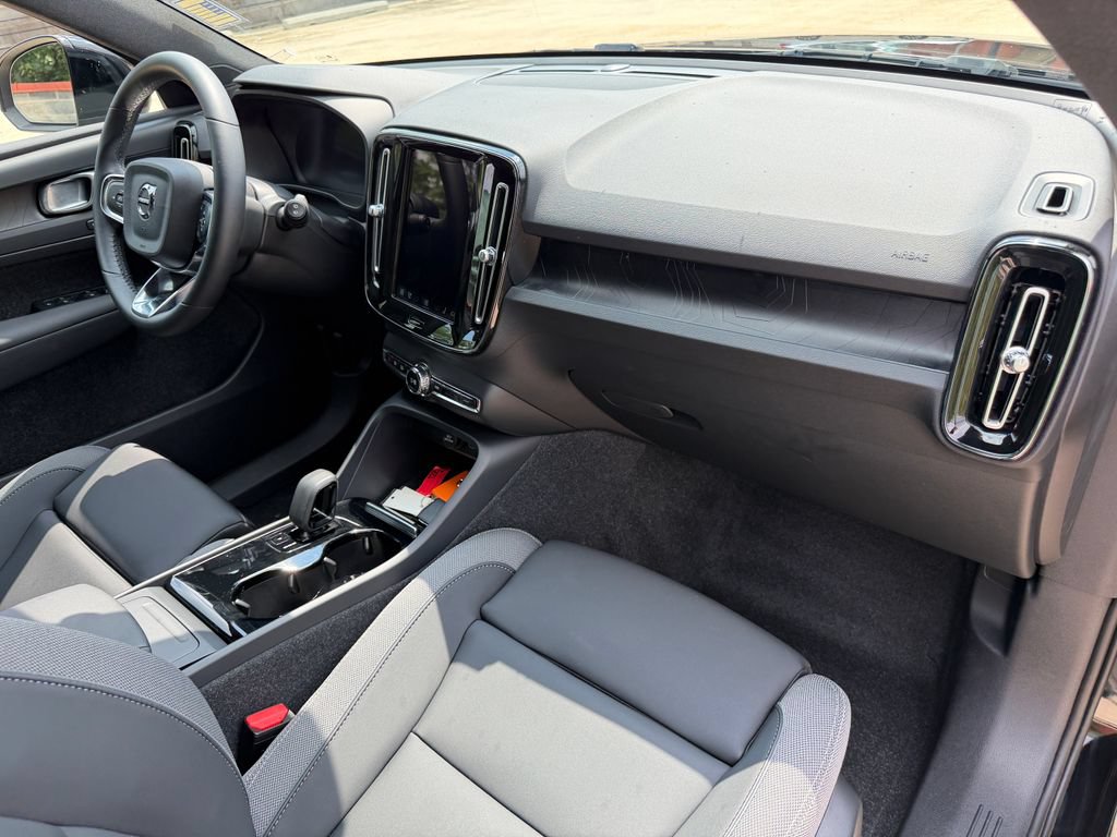 Certified 2024 Volvo XC40 Recharge Core RWD image 20