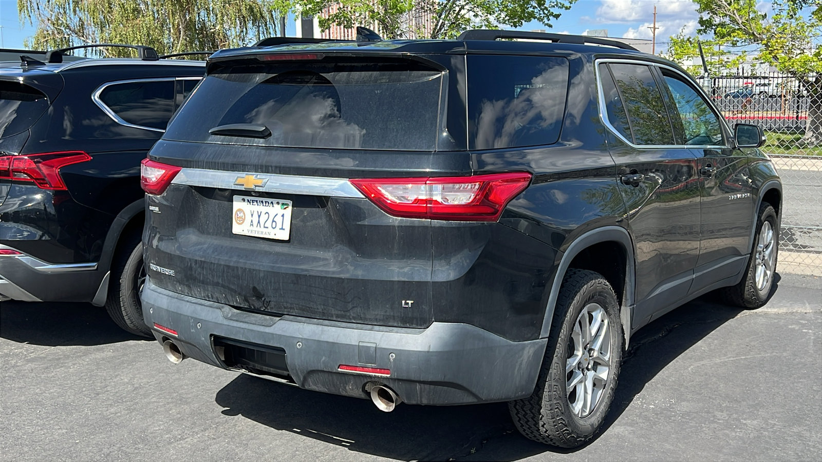 Used 2021 Chevrolet Traverse LT FWD image 2