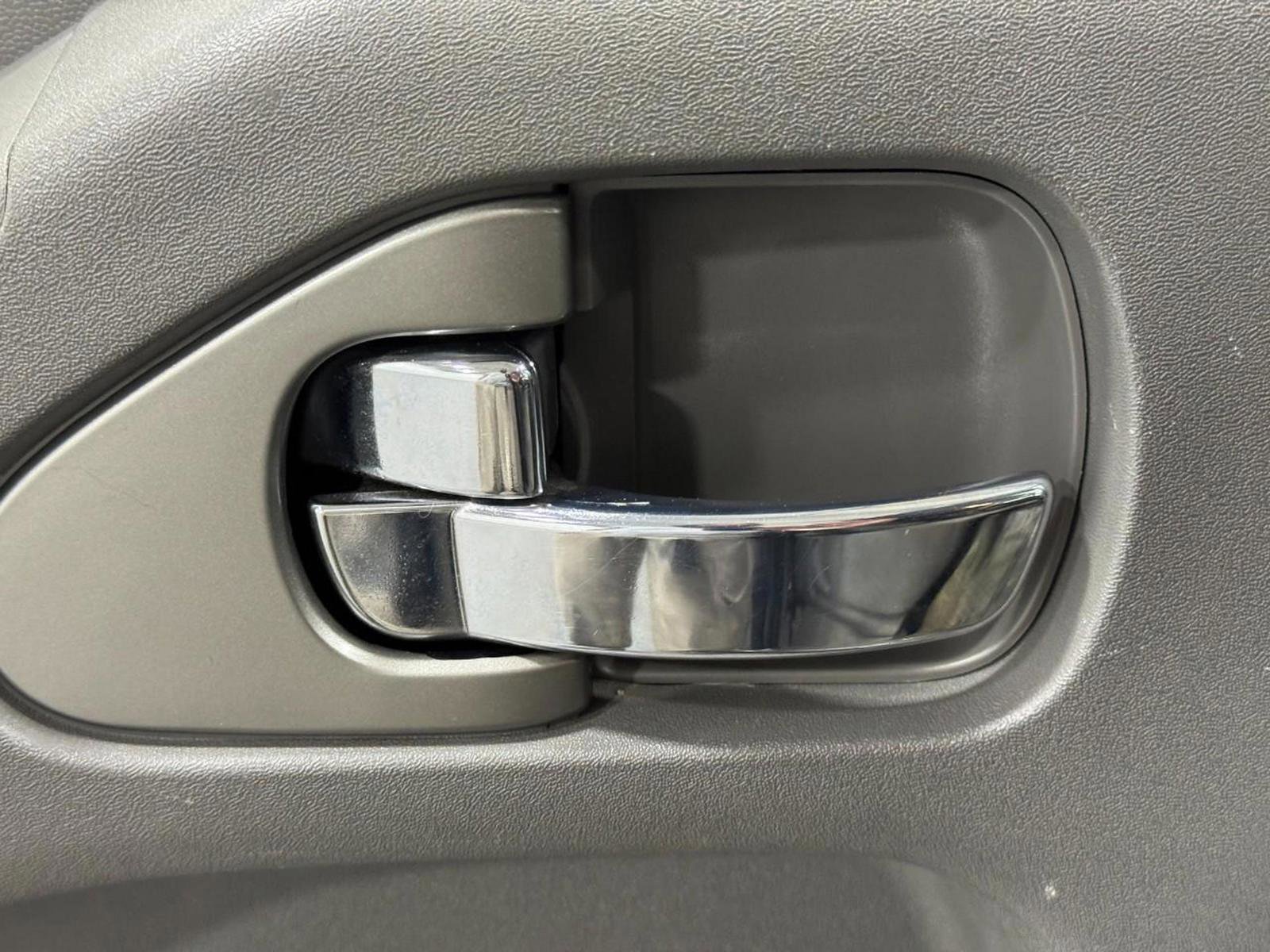 Used 2016 Nissan Frontier SV image 22