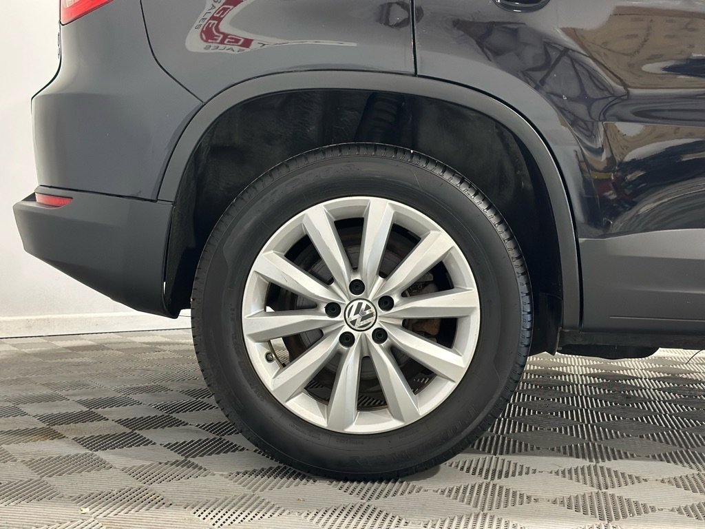 Used 2011 Volkswagen Tiguan S image 37