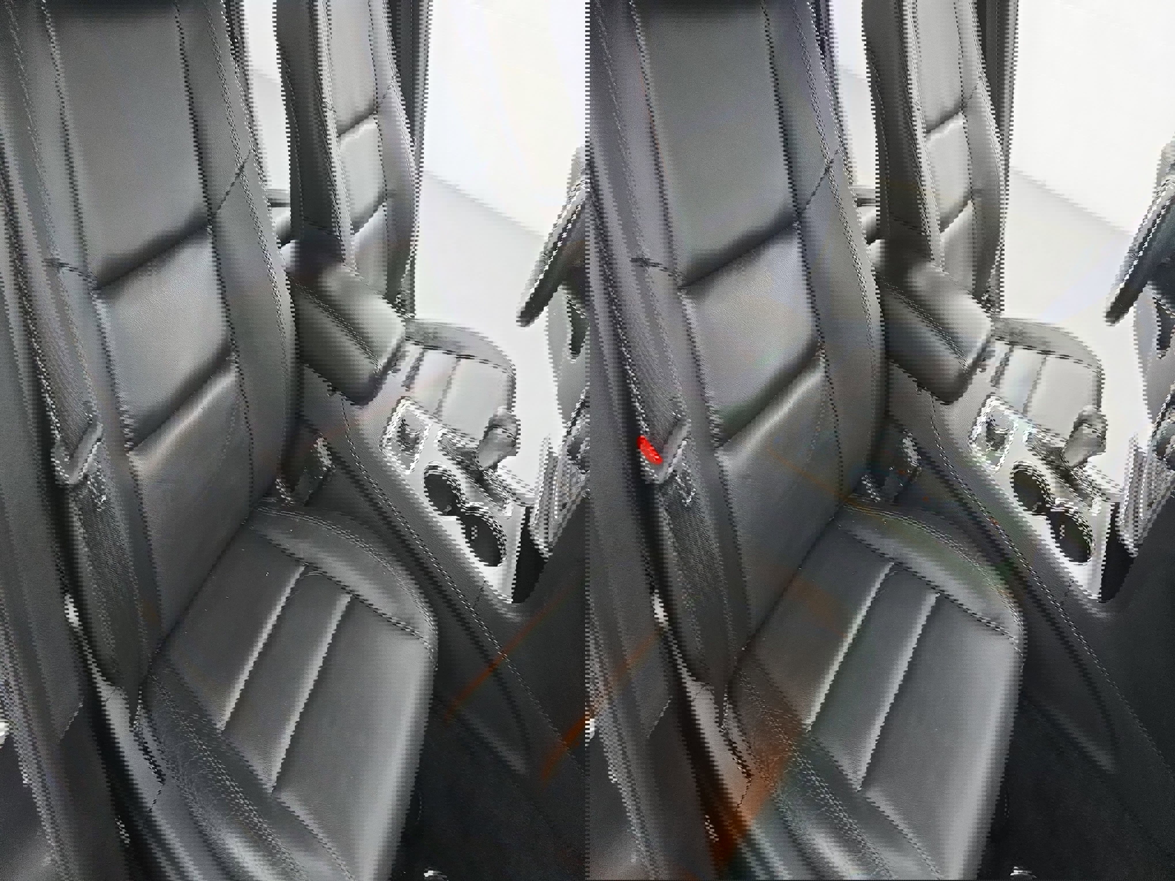 Used 2018 Jeep Grand Cherokee Limited image 10