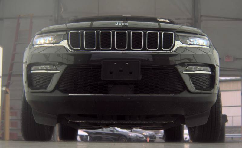 Used 2023 Jeep Grand Cherokee 4WD 4xe image 3