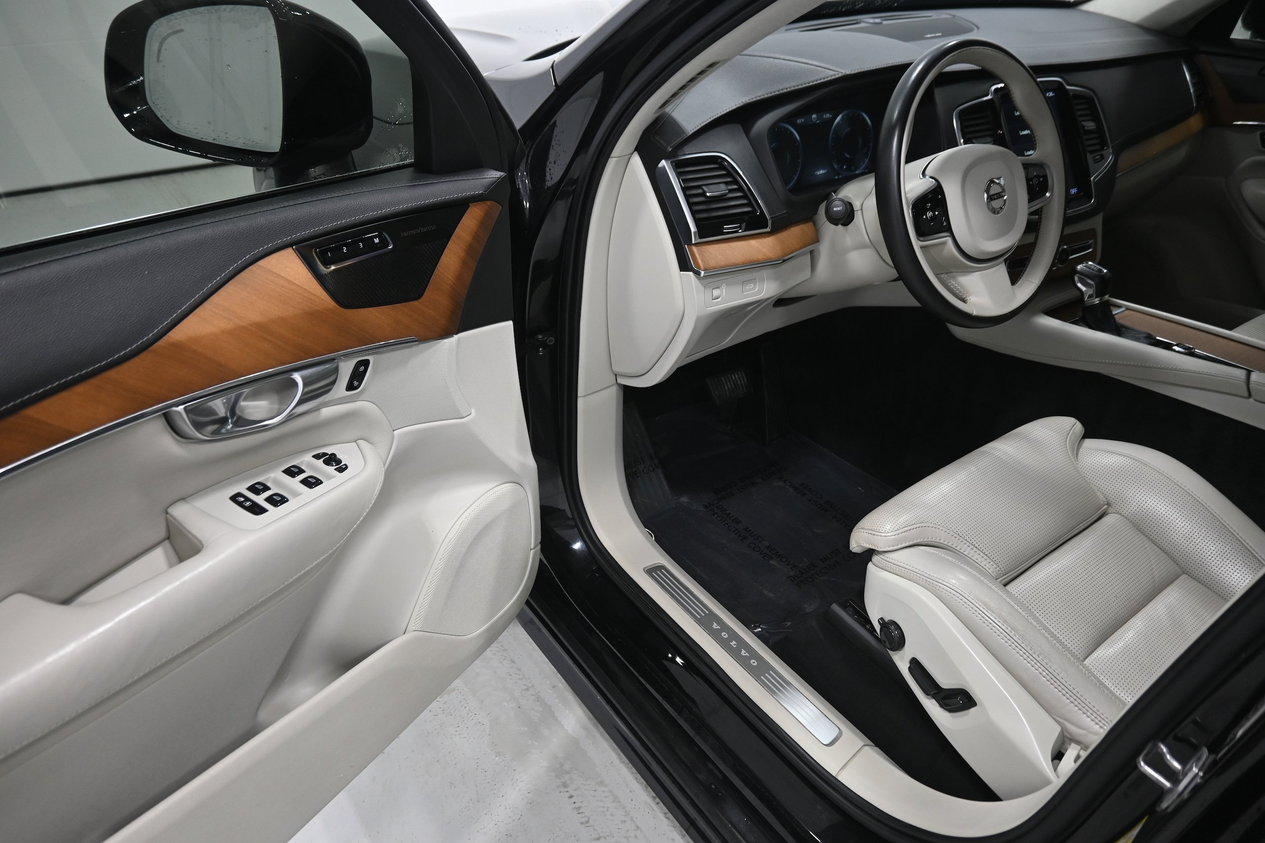 Used 2019 Volvo XC90 T6 Inscription w/ Luxury Package AWD/4WD image 3