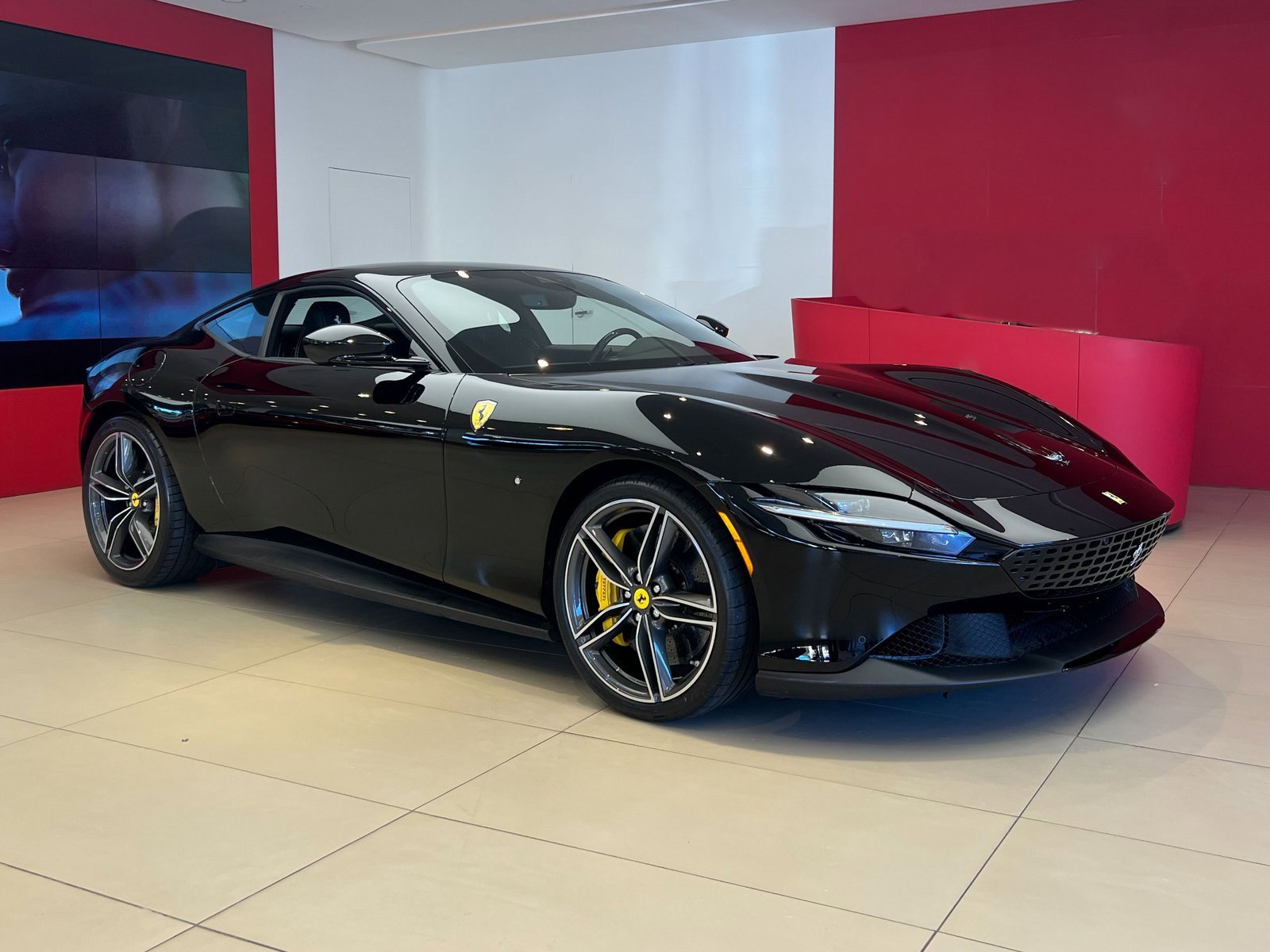 Used 2022 Ferrari Roma image 1