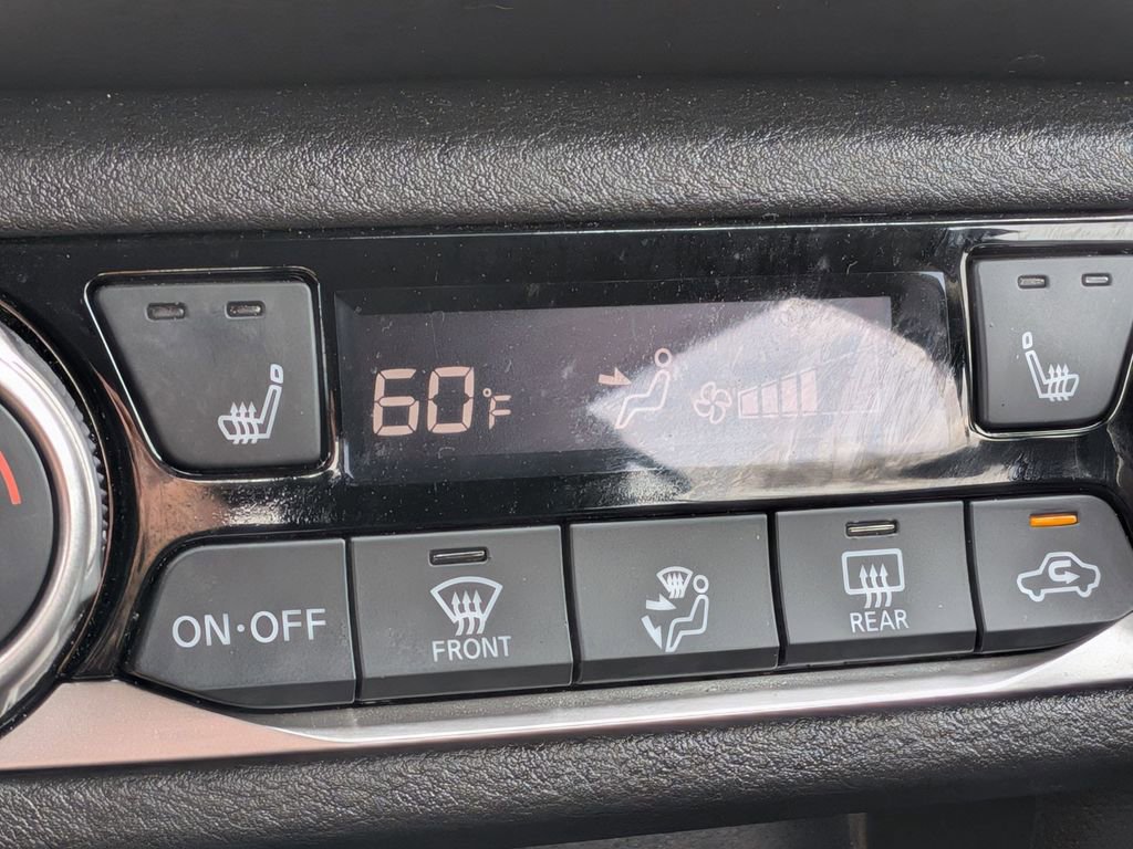 Used 2024 Nissan Versa SR image 18